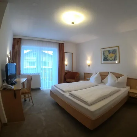 Garni Dorfschmiede فندق ايشجل