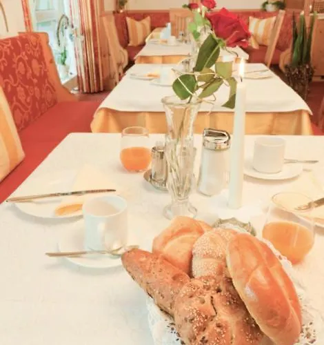 Garni Dorfschmiede فندق ايشجل